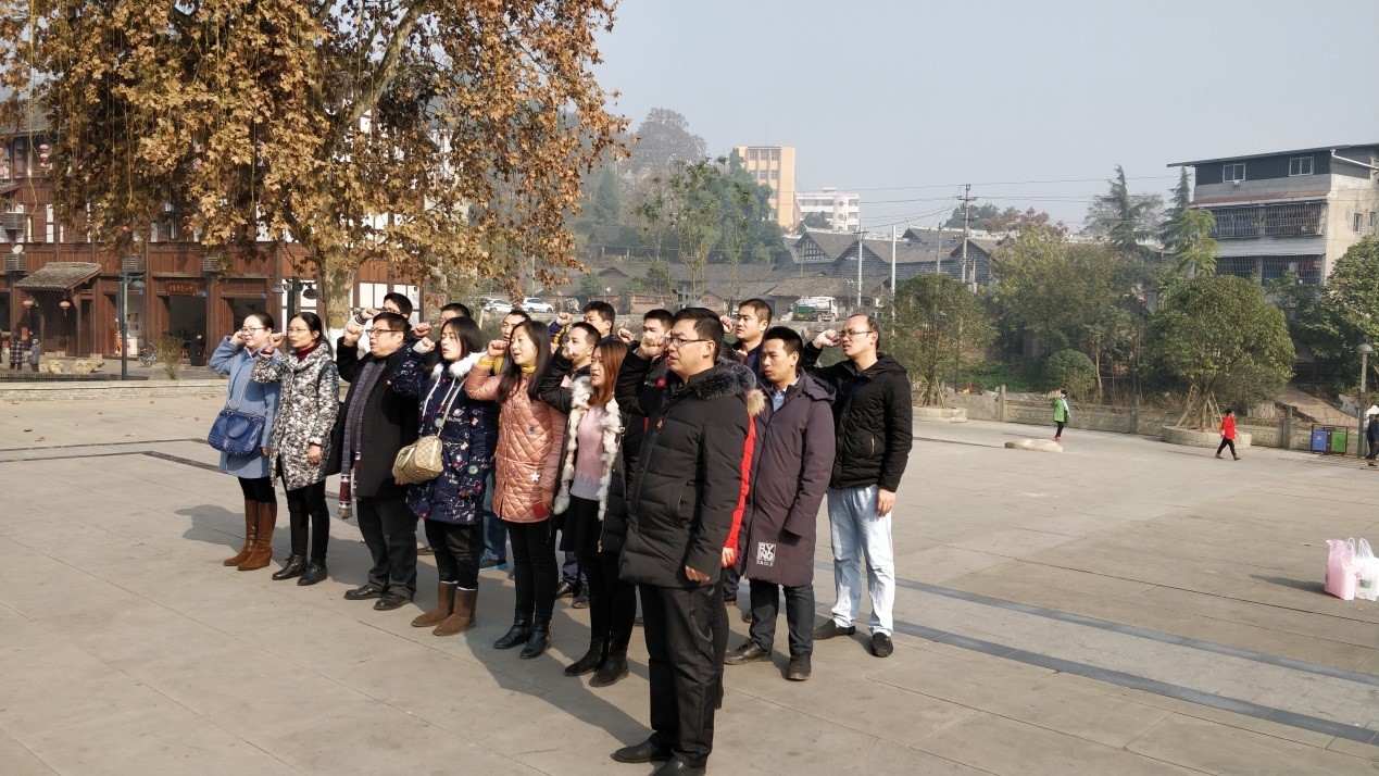 學(xué)校一支部開展開展“緬懷先烈，牢記時(shí)代使命”的主題黨日活動